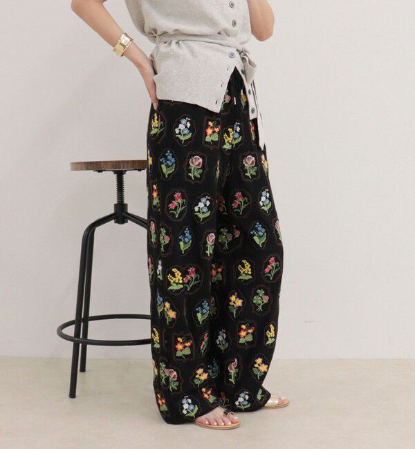 fredy emue「エンブロイダリーギャザーパンツ」|チノ|