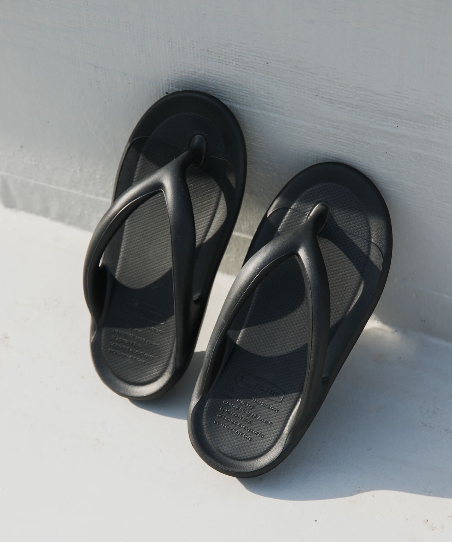 URBAN RESEARCH DOORS「TAW&TOE　ZEROVITY Flip Flop OG」|サンダル|ブラック