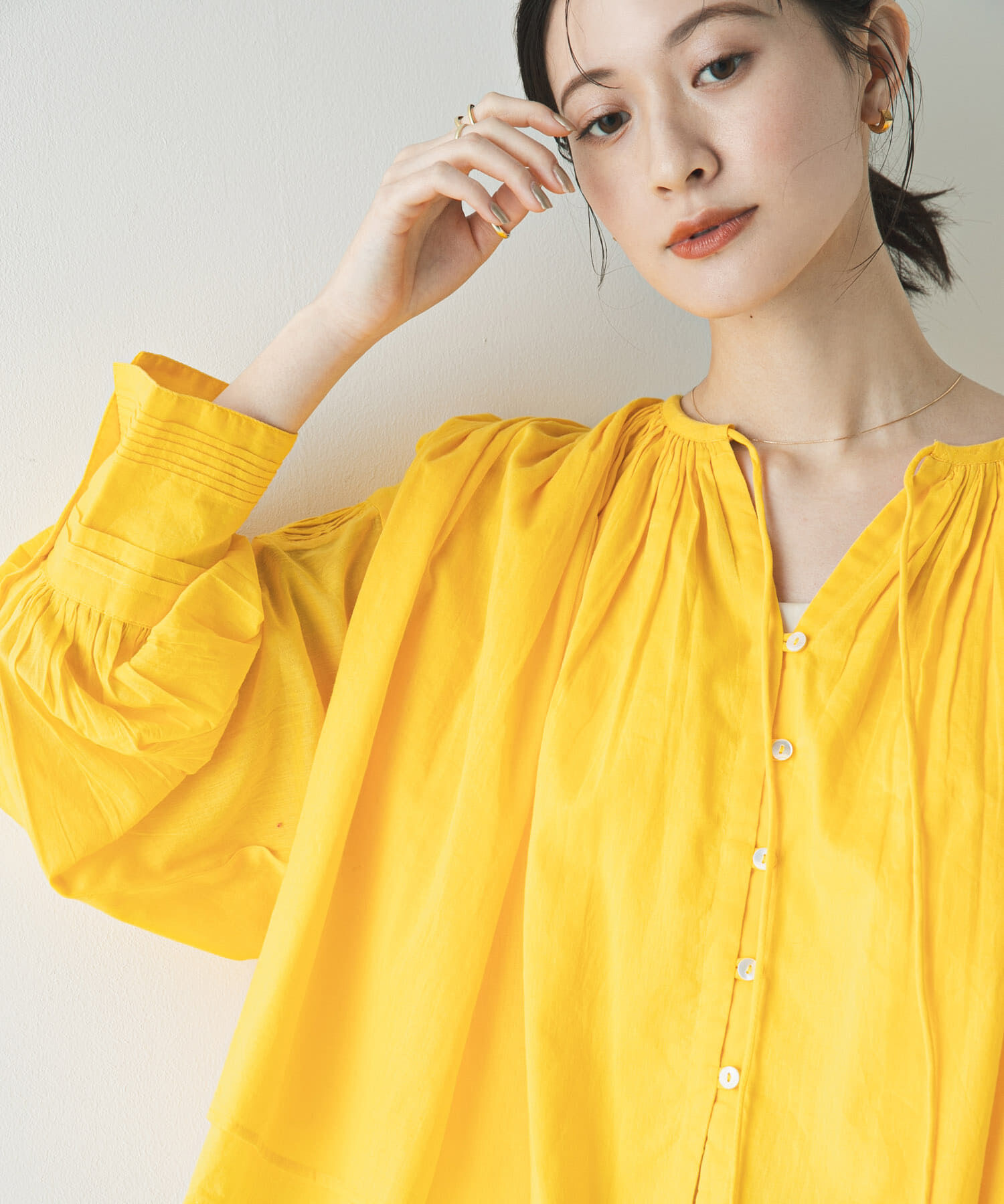 URBAN RESEARCH「コットンボイルギャザーショートブラウス」|シャツ・ブラウス|