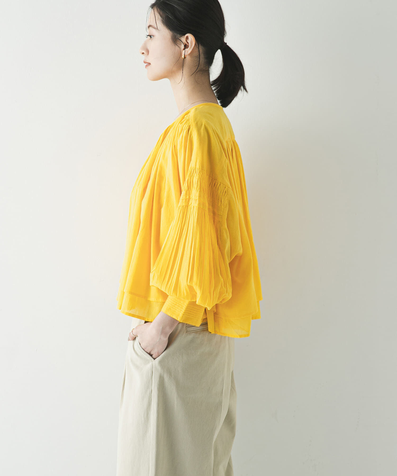URBAN RESEARCH「コットンボイルギャザーショートブラウス」|シャツ・ブラウス|