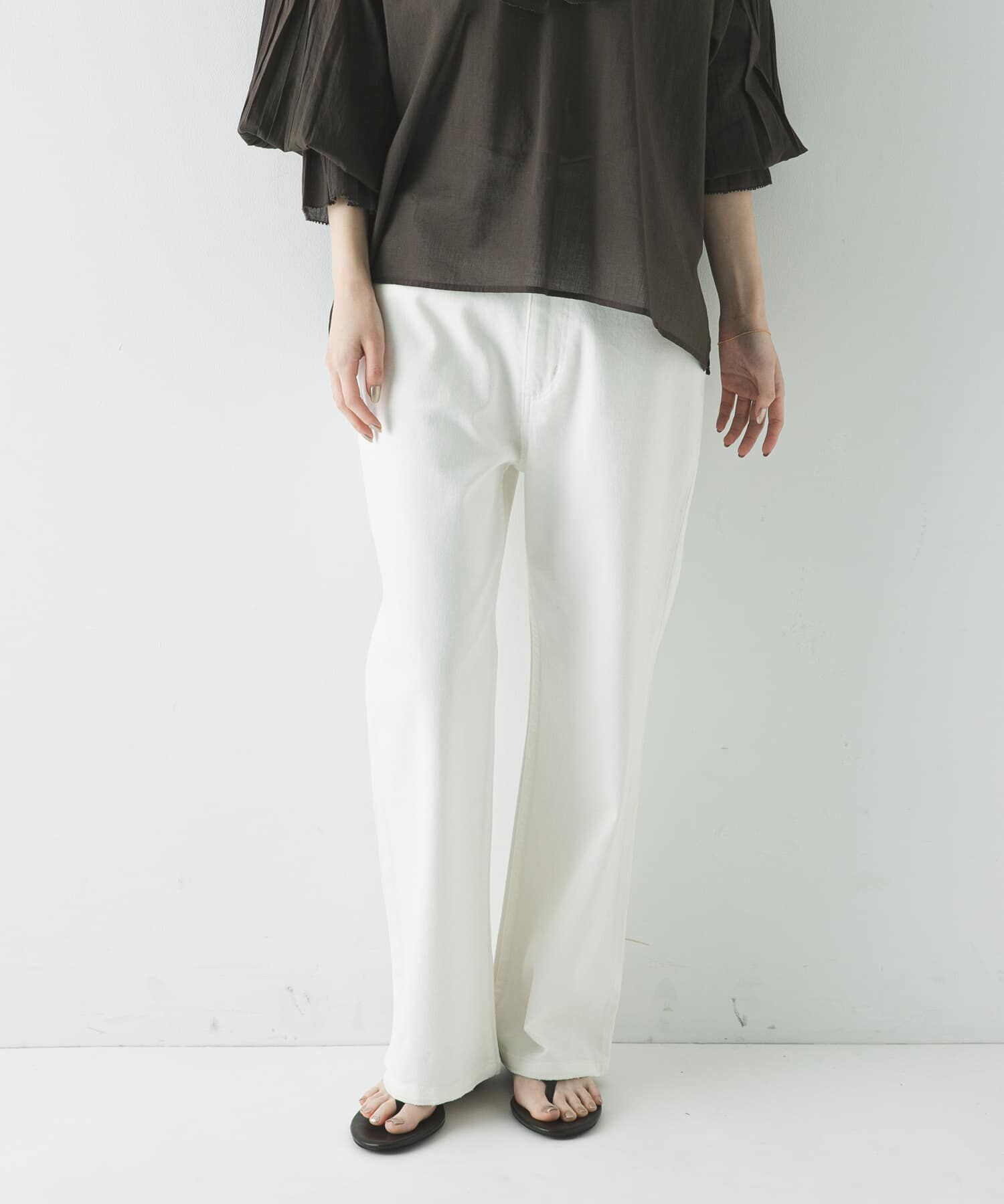 URBAN RESEARCH「『3サイズ展開』綿麻デニムストレートパンツ」|デニム|ホワイト