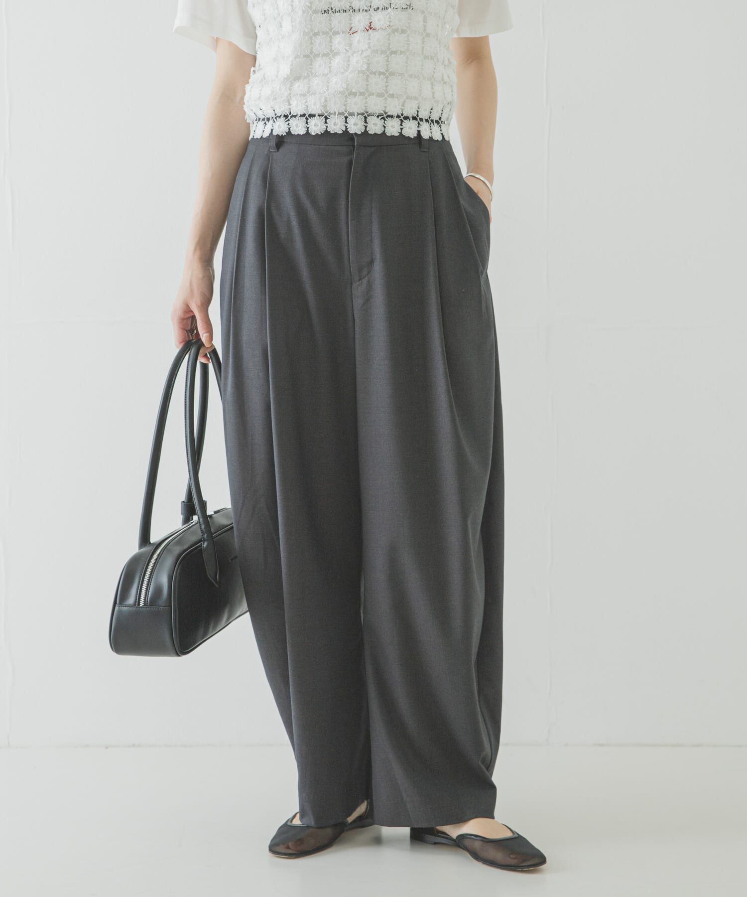 URBAN RESEARCH「タックカーブスラックス」|その他|チャコールグレー