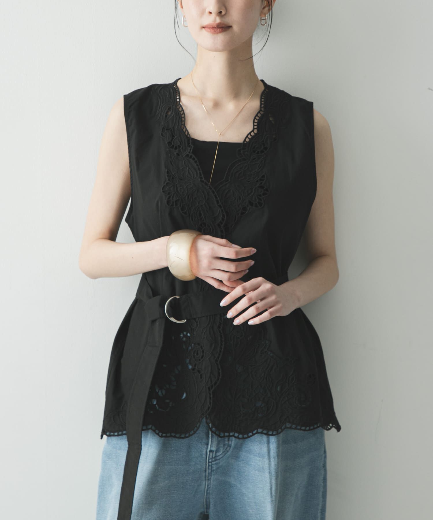 URBAN RESEARCH「カットワーク刺繍ジレ」|シャツ・ブラウス|