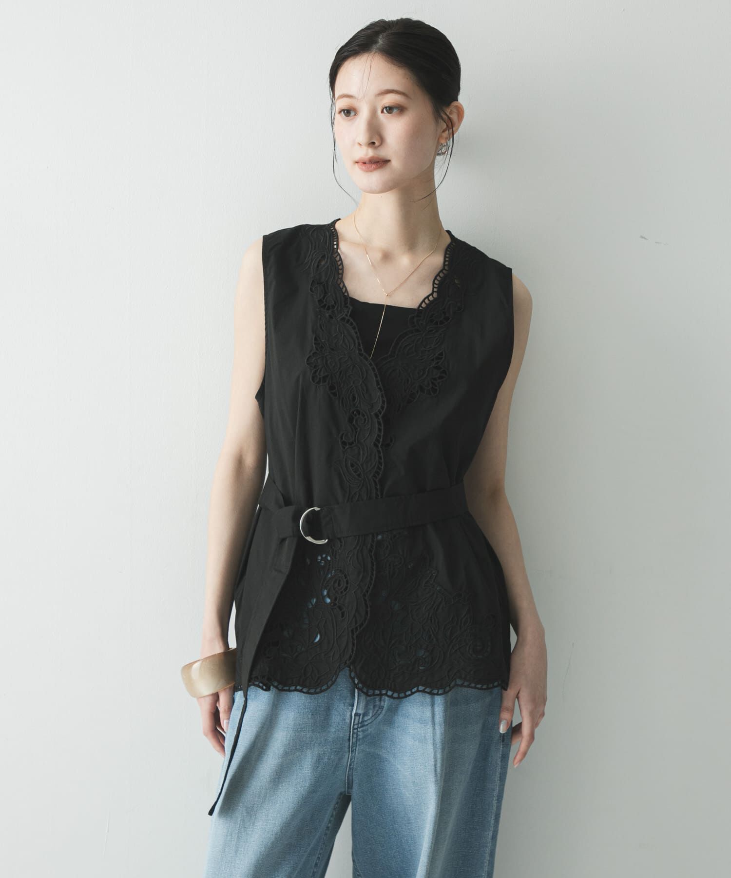 URBAN RESEARCH「カットワーク刺繍ジレ」|シャツ・ブラウス|