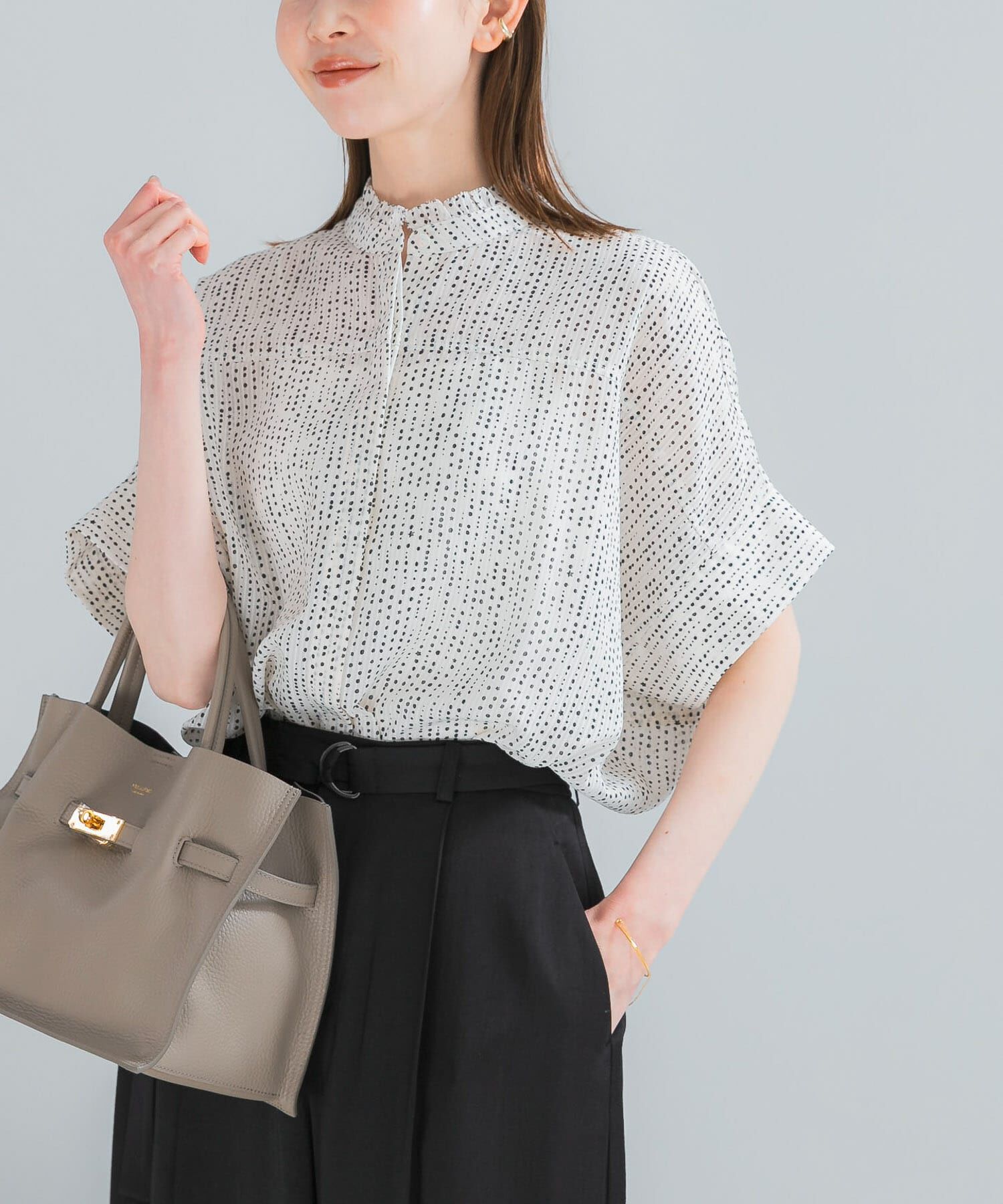 URBAN RESEARCH ROSSO「『WEB/一部店舗限定』ウォッシャブルドットフリルネックブラウス」|シャツ・ブラウス|