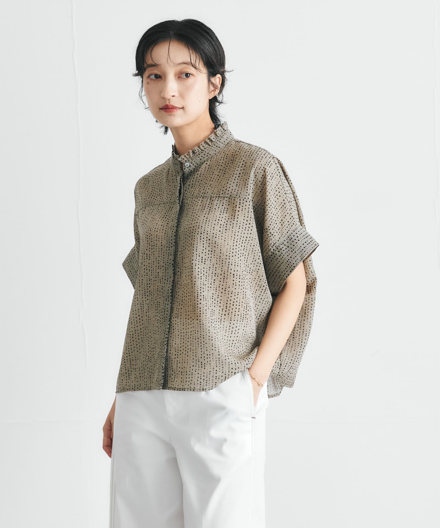 URBAN RESEARCH ROSSO「『WEB/一部店舗限定』ウォッシャブルドットフリルネックブラウス」|シャツ・ブラウス|