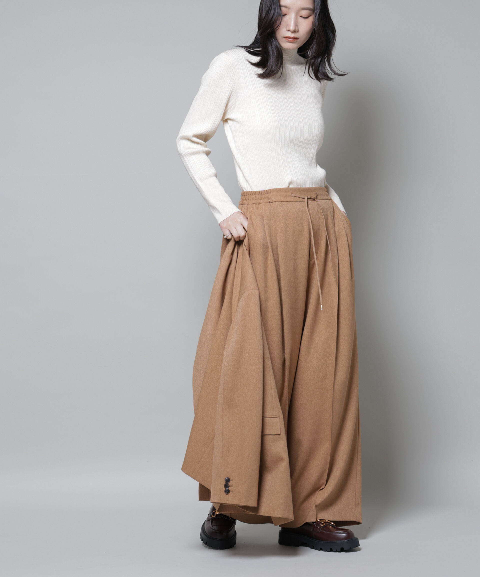 nano･universe「ストレッチサージピンタックイージーワイドパンツ(セットアップ可)」|チノ|