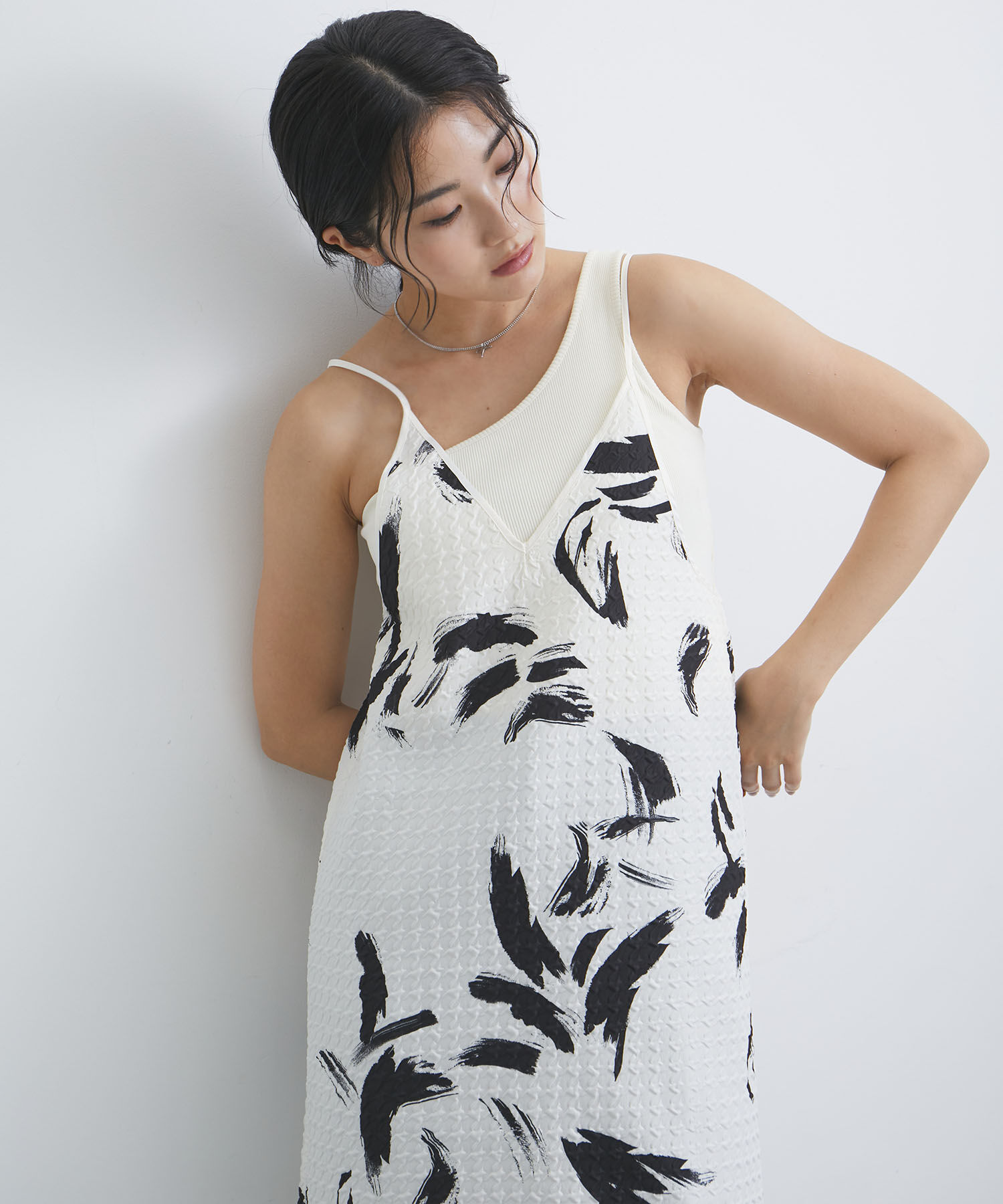 VIS「【洗える】アート柄キャミワンピース」|ワンピース|