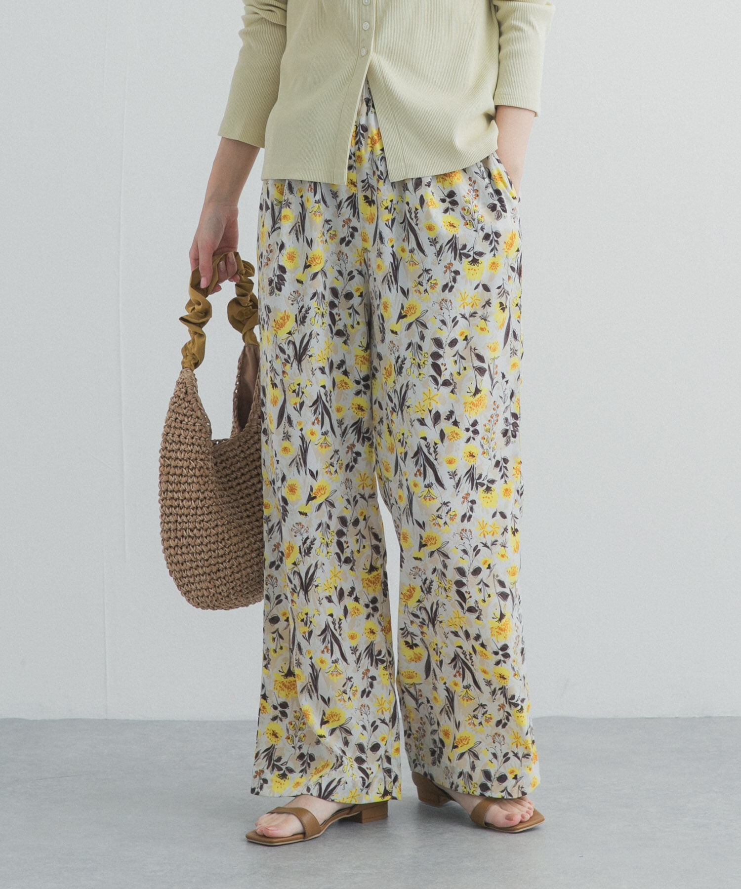 URBAN RESEARCH DOORS「『WEB/一部店舗限定カラー』フラワープリントイージーパンツ」|その他|ホワイト系その他