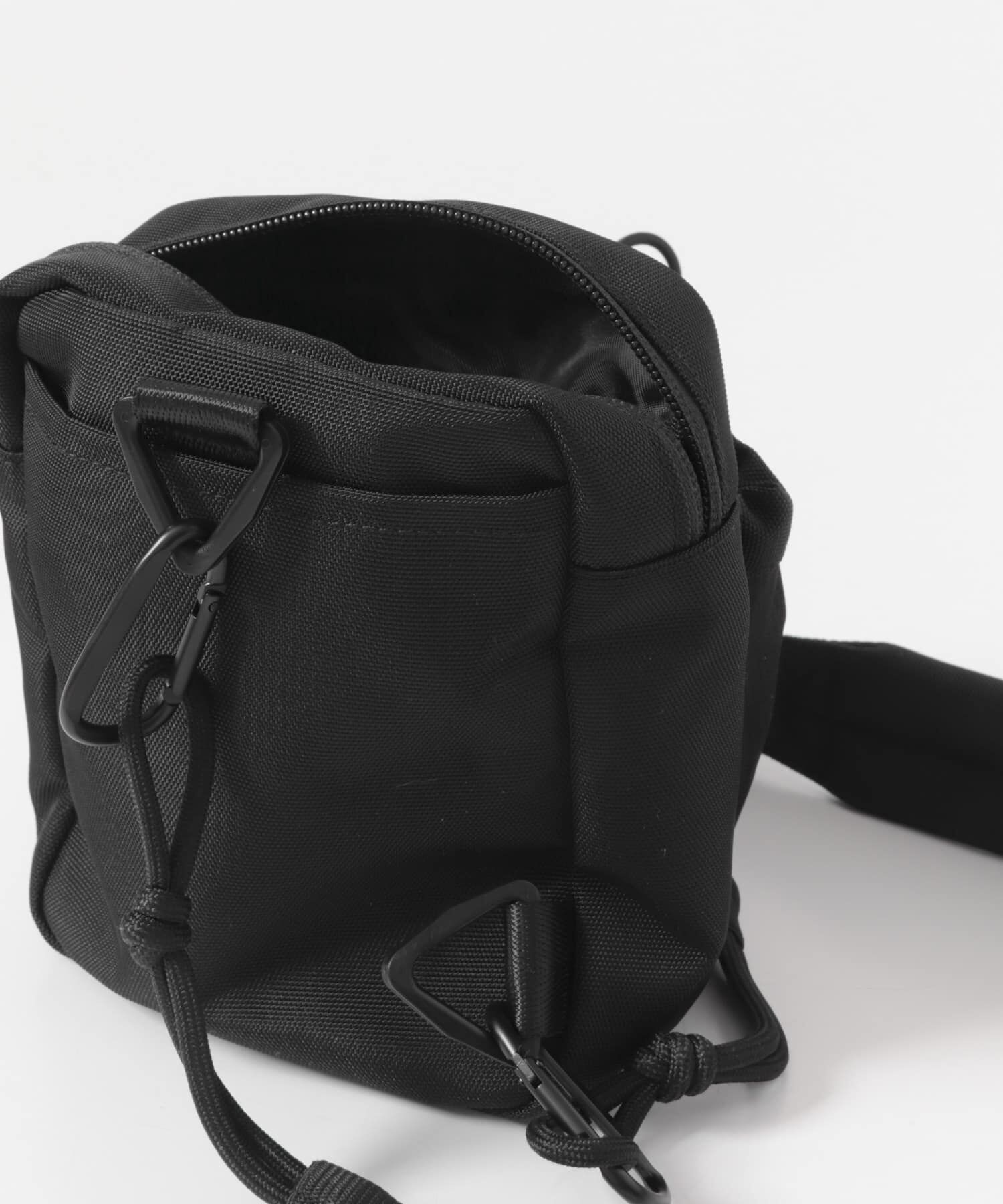 URBAN RESEARCH DOORS「コンパクトマルチポケットショルダーバッグ」|ショルダー・メッセンジャー|