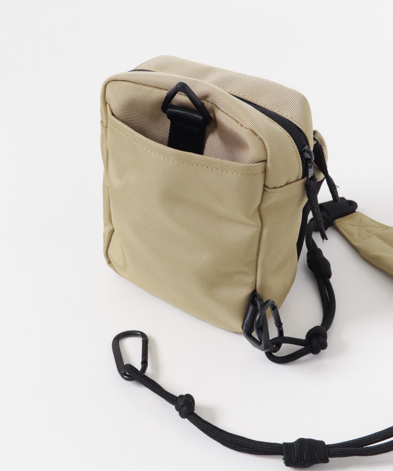 URBAN RESEARCH DOORS「コンパクトマルチポケットショルダーバッグ」|ショルダー・メッセンジャー|