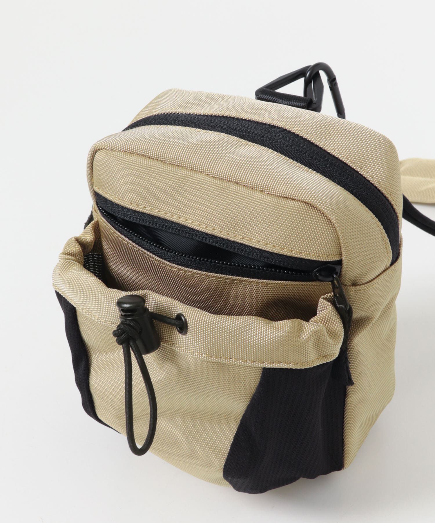 URBAN RESEARCH DOORS「コンパクトマルチポケットショルダーバッグ」|ショルダー・メッセンジャー|