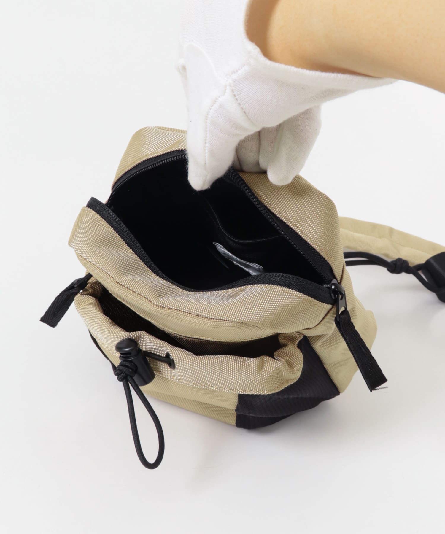 URBAN RESEARCH DOORS「コンパクトマルチポケットショルダーバッグ」|ショルダー・メッセンジャー|