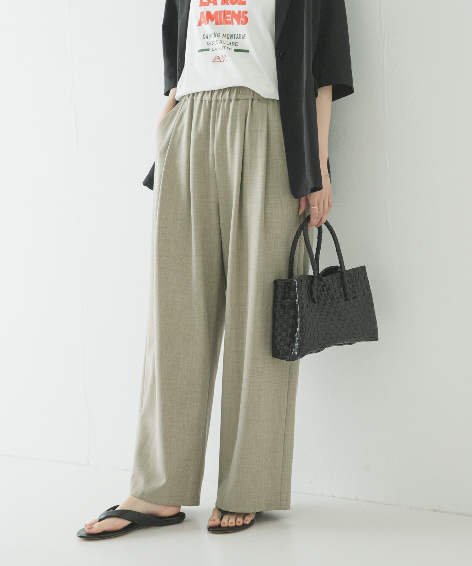 URBAN RESEARCH「『3サイズ展開』『イージーケア』タックギャザーストレートパンツ」|その他|ベージュ