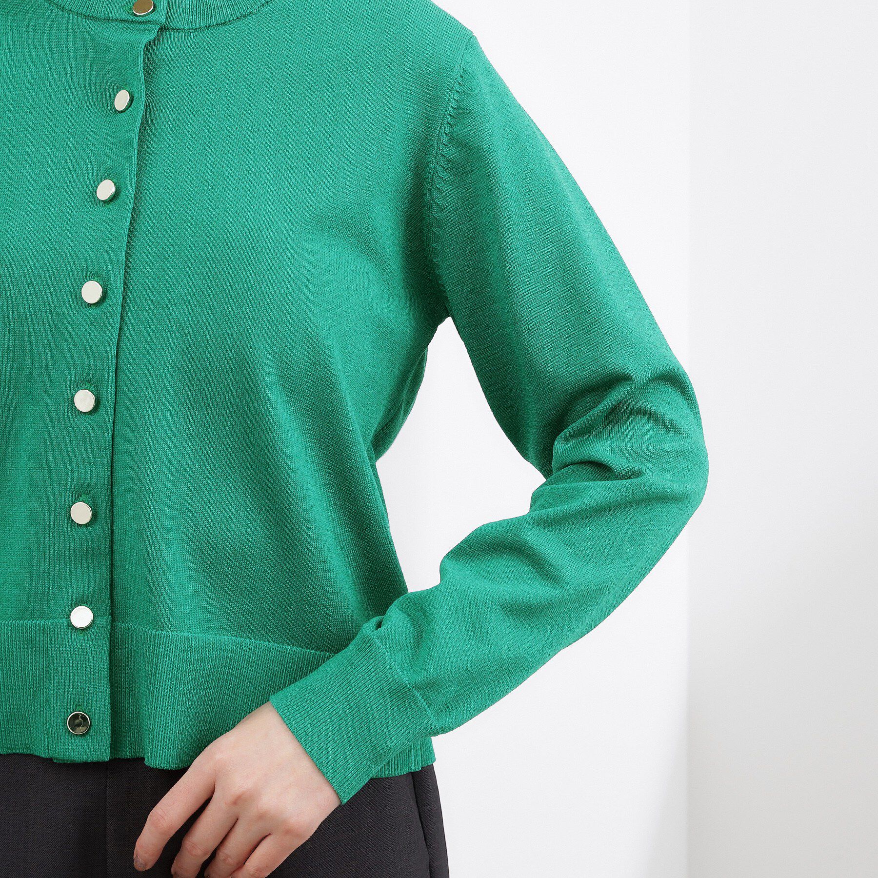 grove「【UVカット/洗濯機で洗える】メタルボタンクルーネックカーディガン」|カーディガン|