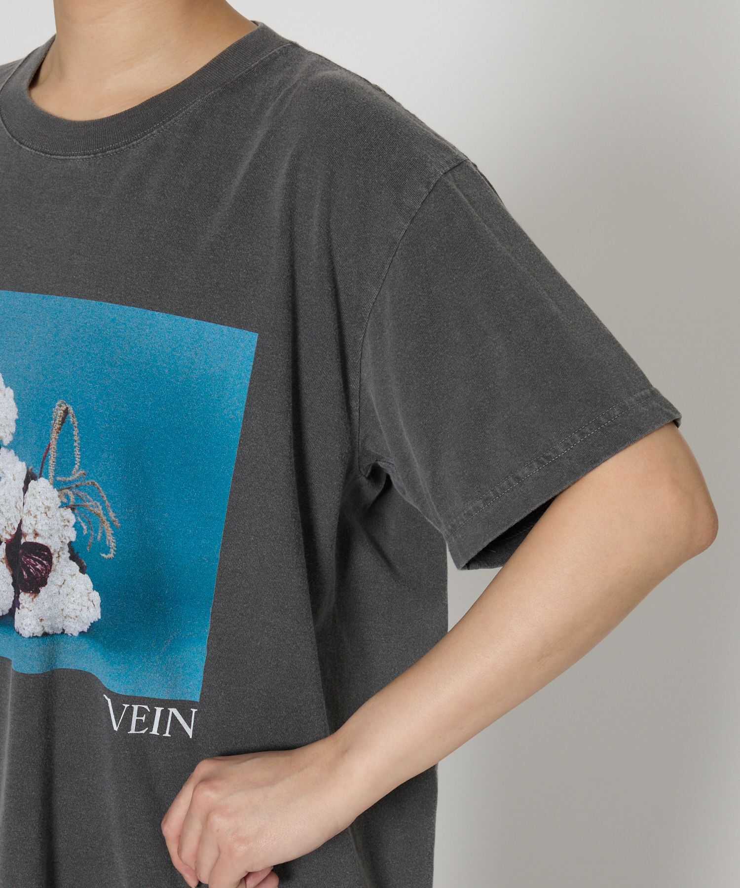  「【J.J. Mercer&times;VEIN&times;BABYLONE】FLOWER PHOTO T」|Tシャツ・カットソー|