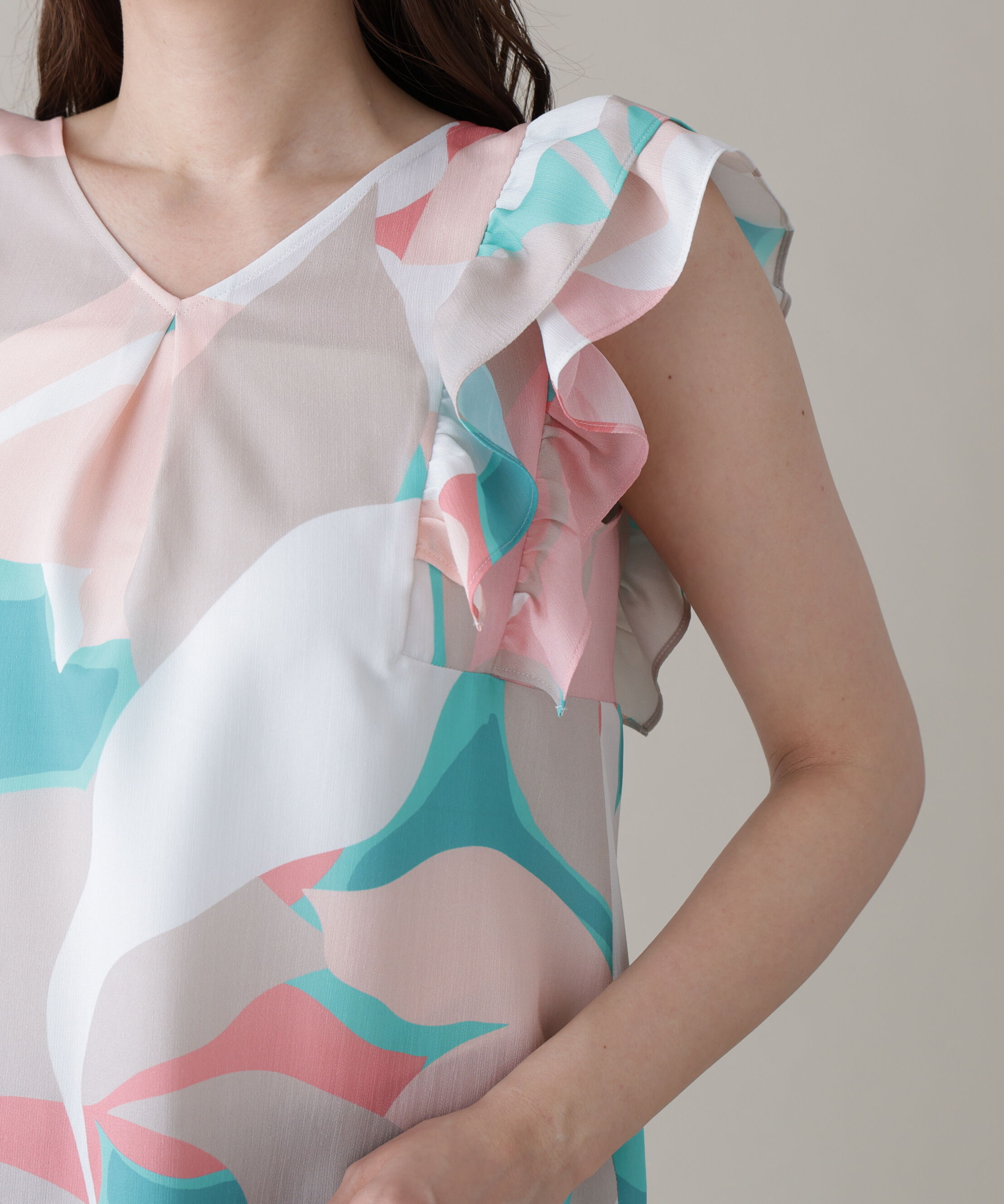  「シェードリーフプリントＶネックブラウス」|シャツ・ブラウス|