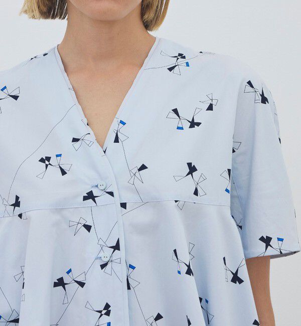 DES PRES「トライアングルクロスプリント フレアテールブラウス」|シャツ・ブラウス|