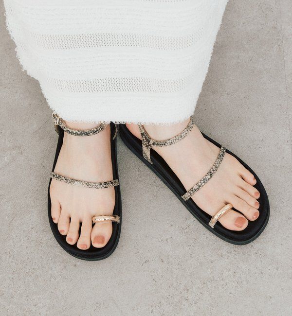  「【R.good（アールドットグッド）】メタルリングサンダル」|サンダル|ベージュ