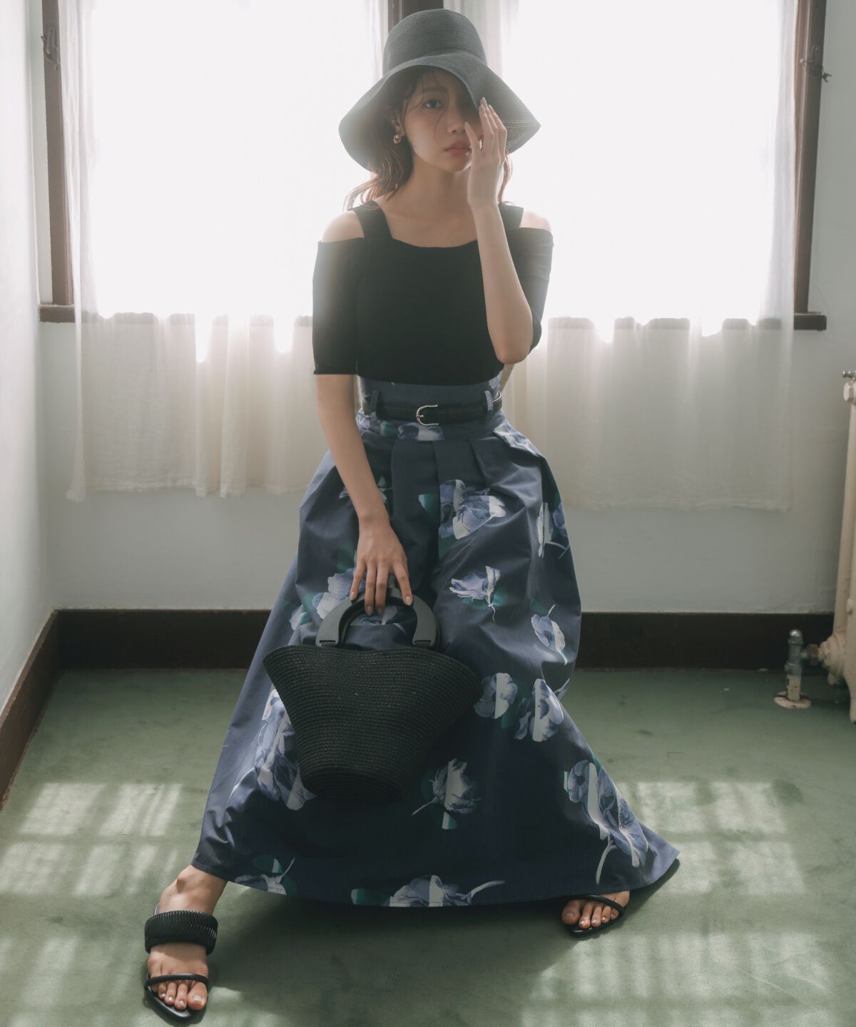 アンドクチュール「サンセットフラワータックフレアスカート」|フレア|紺系花柄