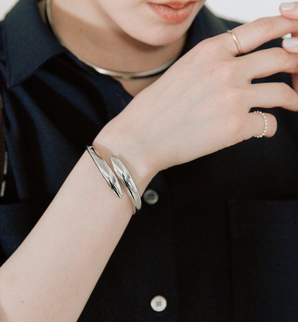  「【洗練された印象に】バネバングル」|ブローチ・コサージュ|シルバー