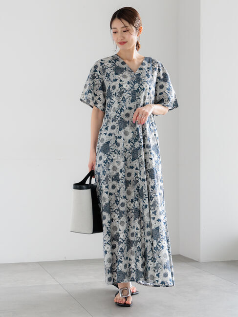 Te chichi「【LIBERTY FABRICS】Vネックフレアワンピース」|ワンピース|