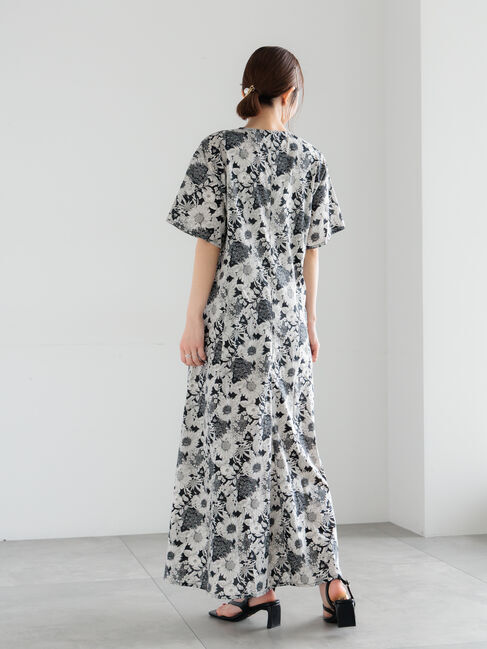 Te chichi「【LIBERTY FABRICS】Vネックフレアワンピース」|ワンピース|