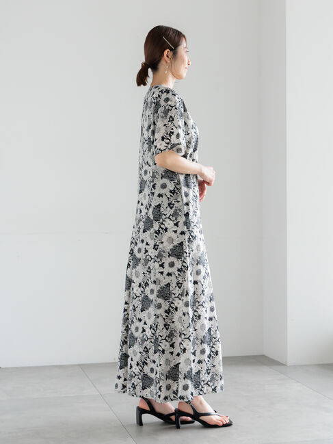 Te chichi「【LIBERTY FABRICS】Vネックフレアワンピース」|ワンピース|