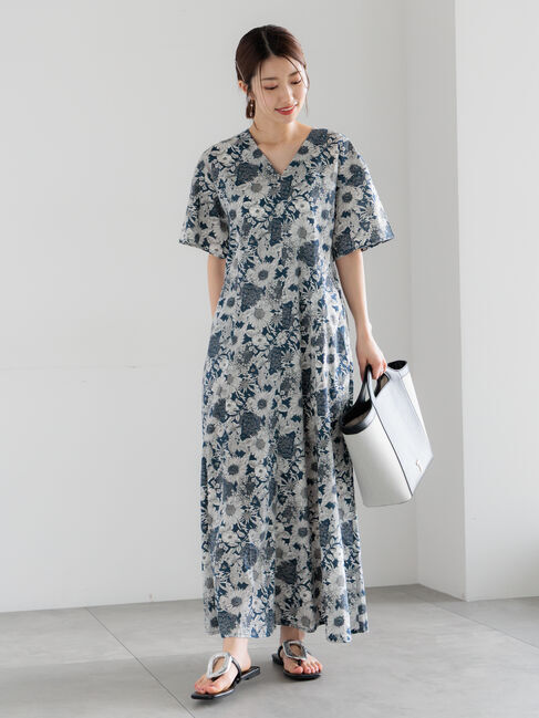 Te chichi「【LIBERTY FABRICS】Vネックフレアワンピース」|ワンピース|