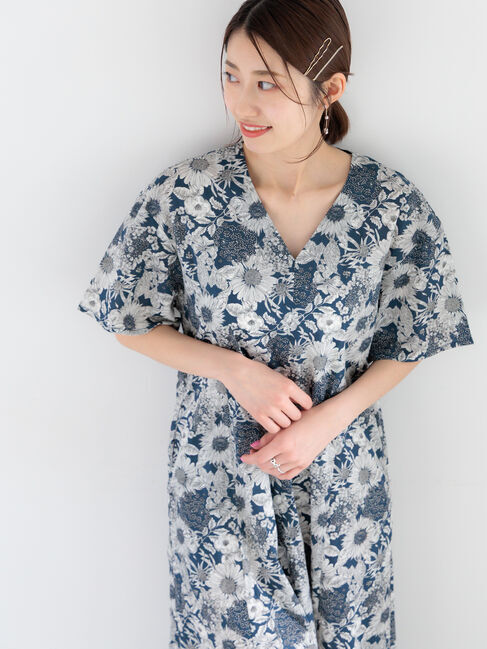 Te chichi「【LIBERTY FABRICS】Vネックフレアワンピース」|ワンピース|