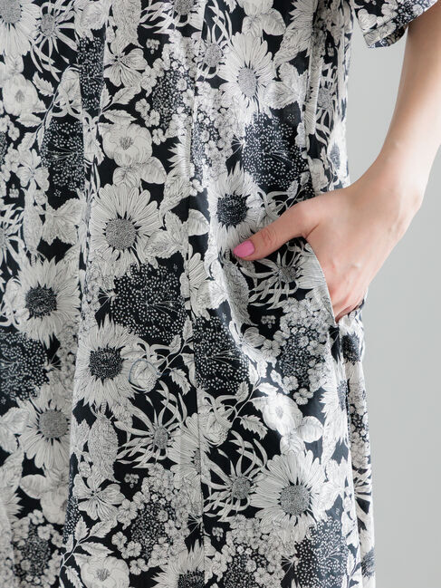 Te chichi「【LIBERTY FABRICS】Vネックフレアワンピース」|ワンピース|