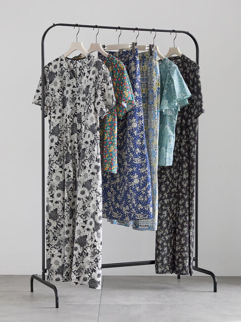 Te chichi「【LIBERTY FABRICS】Vネックフレアワンピース」|ワンピース|