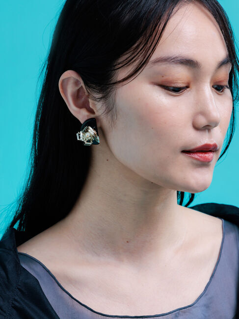 Te chichi「ビーズフラワーイヤリング」|ピアス|ブラック