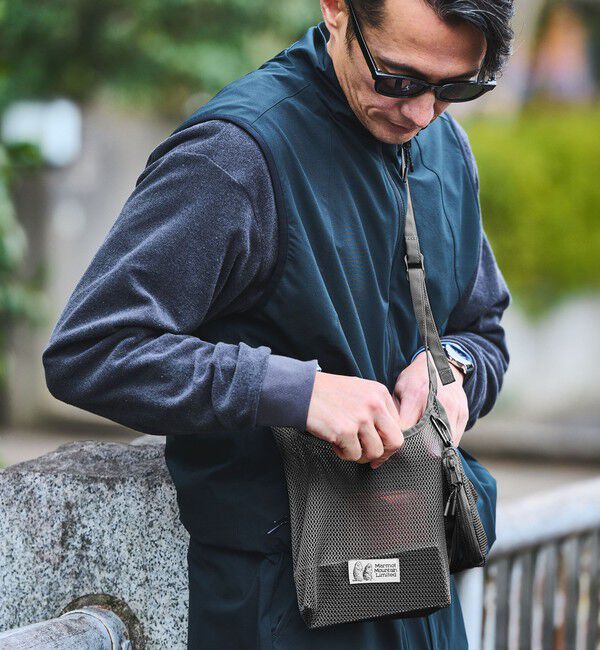 UNITED ARROWS green label relaxing「【別注】＜Marmot＞メッシュ サコッシュ ショルダーバッグ」|ショルダー・メッセンジャー|DK.GRAY