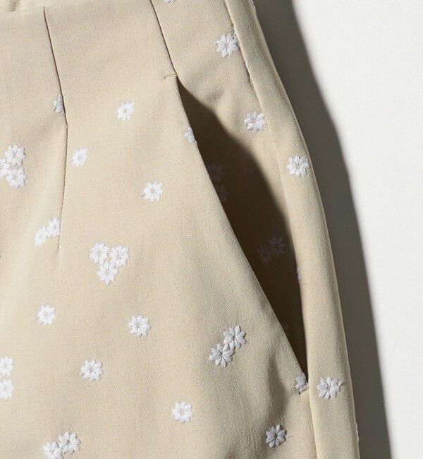 UNITED ARROWS「エンブロイダリー フラワー スリム テーパードパンツ ‐ウォッシャブル‐」|チノ|