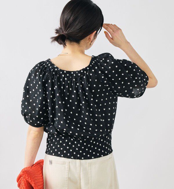 NOLLEY'S「【WEB＆一部店舗限定アイテム】ウォッシャブルレース刺繍袖ボリュームサッカーブラウス」|シャツ・ブラウス|