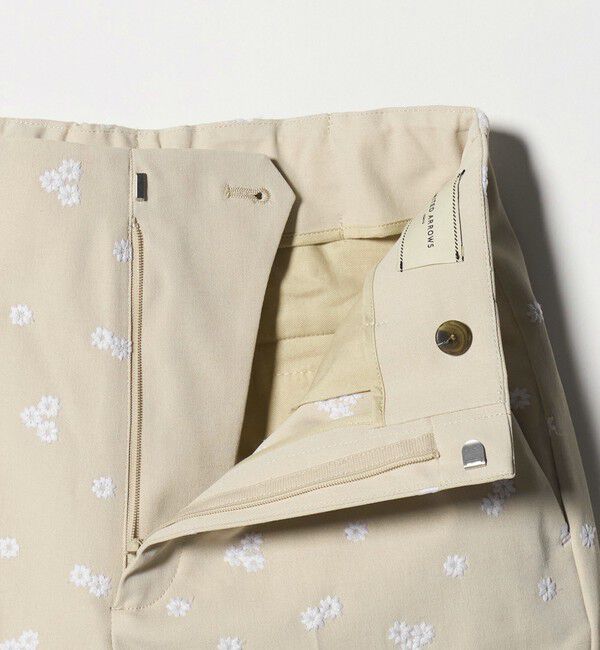 UNITED ARROWS「エンブロイダリー フラワー スリム テーパードパンツ ‐ウォッシャブル‐」|チノ|