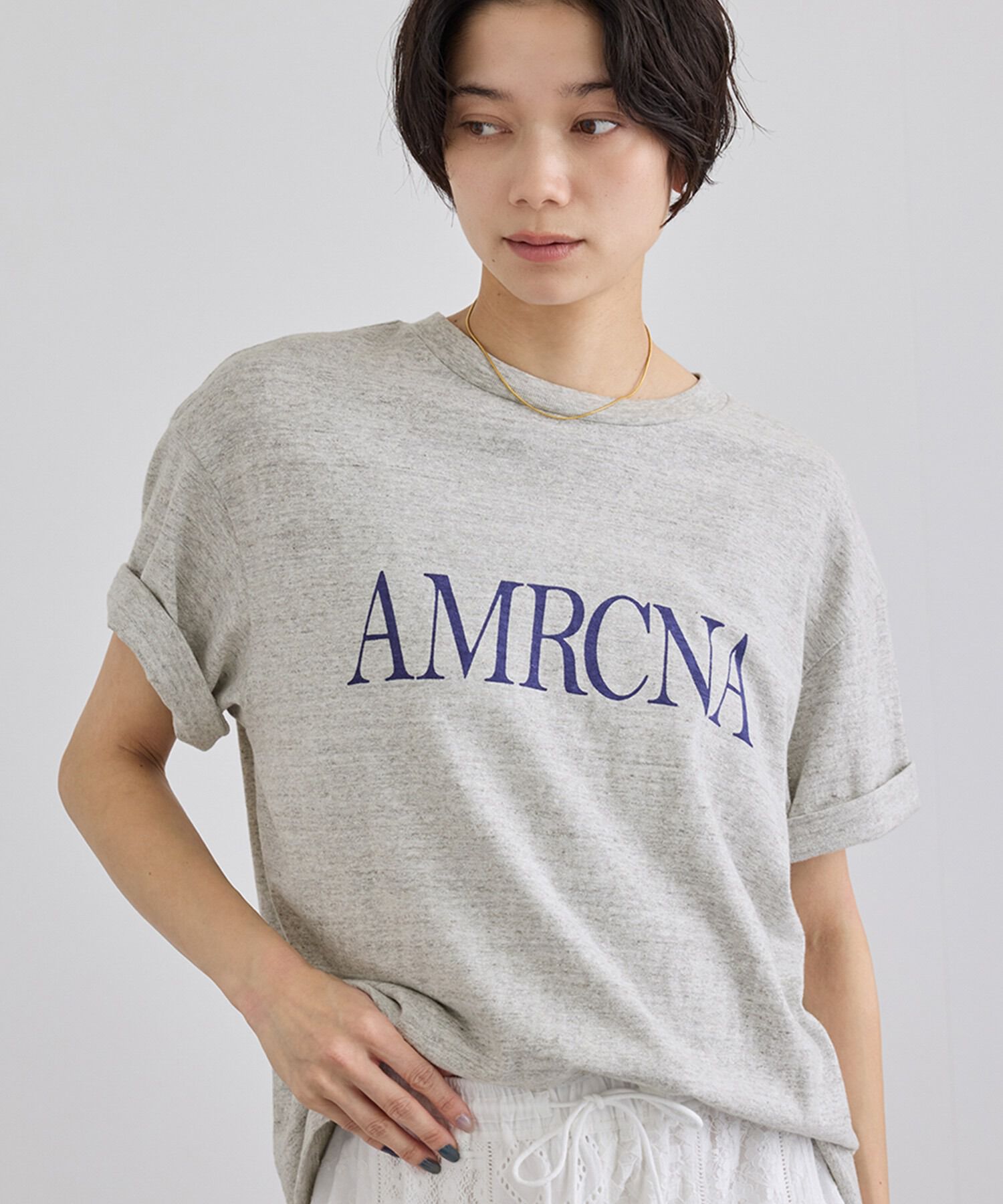 SALON adam et rope'「【Americana（アメリカーナ）】ラフィー丸胴 プリントT / センターロゴ」|Tシャツ・カットソー|