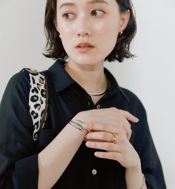  「【主張しすぎないミニマルな印象に】バネバングル」|ブローチ・コサージュ|