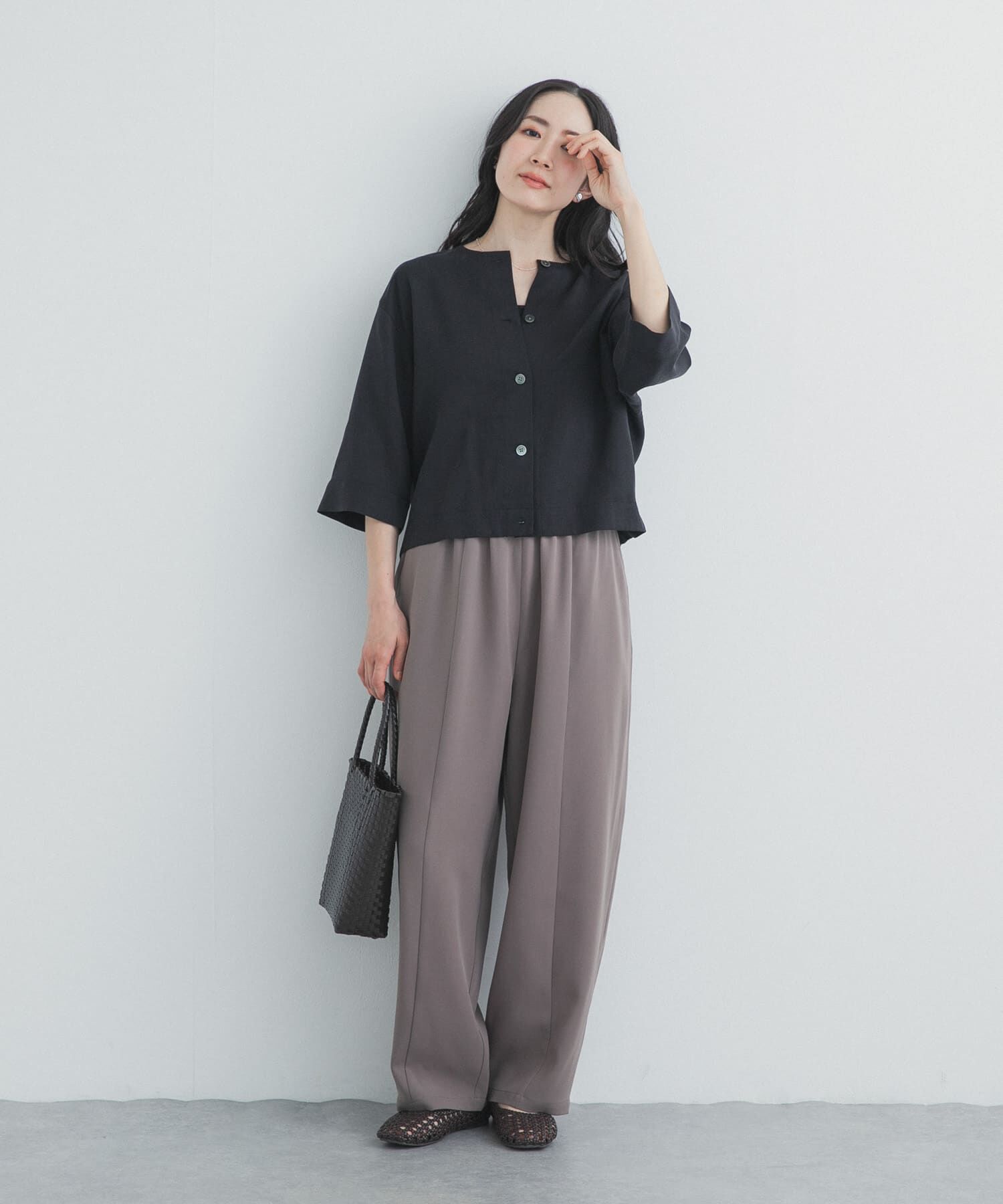 URBAN RESEARCH DOORS「ノーカラーバックギャザーブラウス」|シャツ・ブラウス|