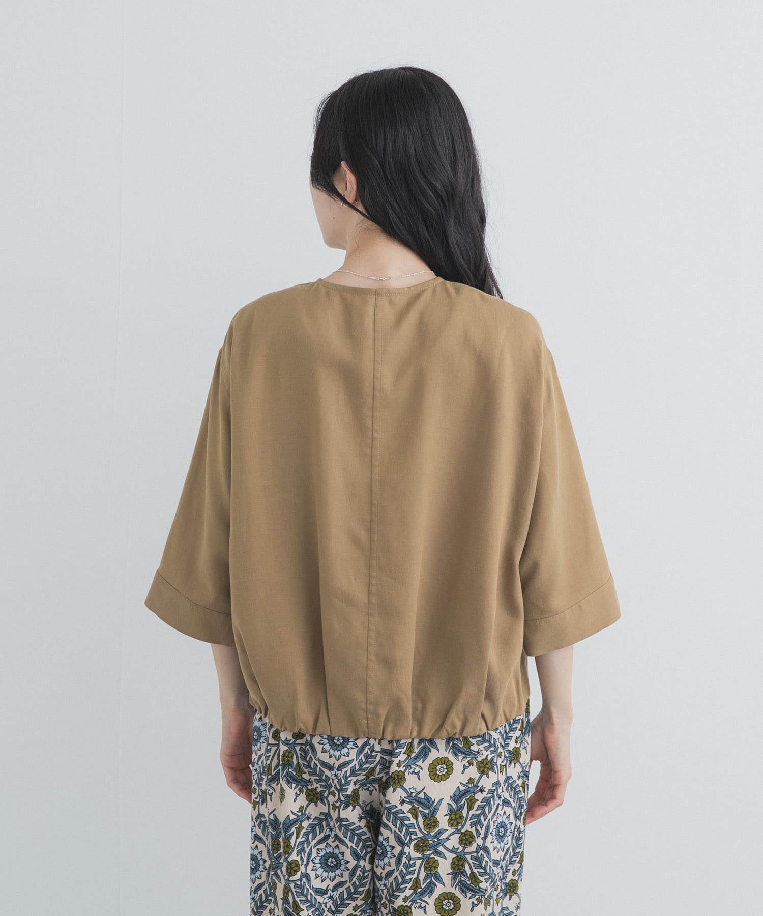 URBAN RESEARCH DOORS「ノーカラーバックギャザーブラウス」|シャツ・ブラウス|