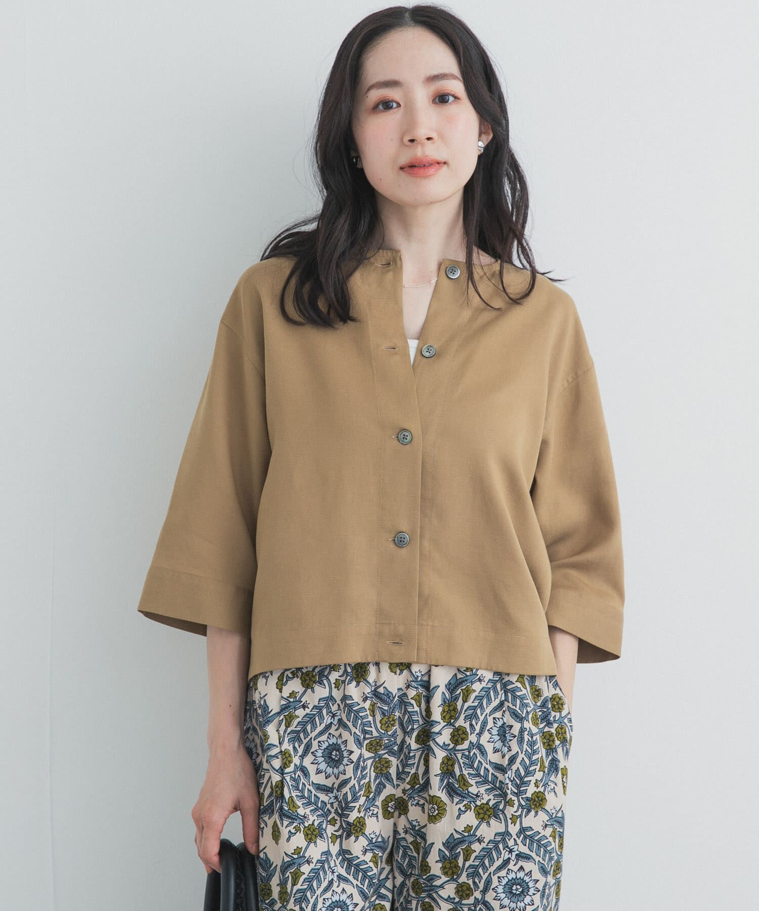 URBAN RESEARCH DOORS「ノーカラーバックギャザーブラウス」|シャツ・ブラウス|