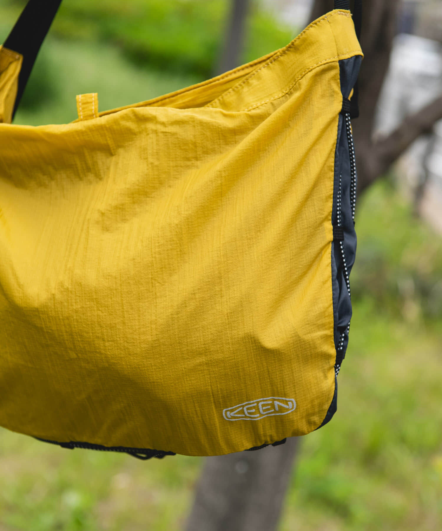URBAN RESEARCH DOORS「『別注』KEEN&times;DOORS　NYLON SHELL SHOULDER」|ショルダー・メッセンジャー|