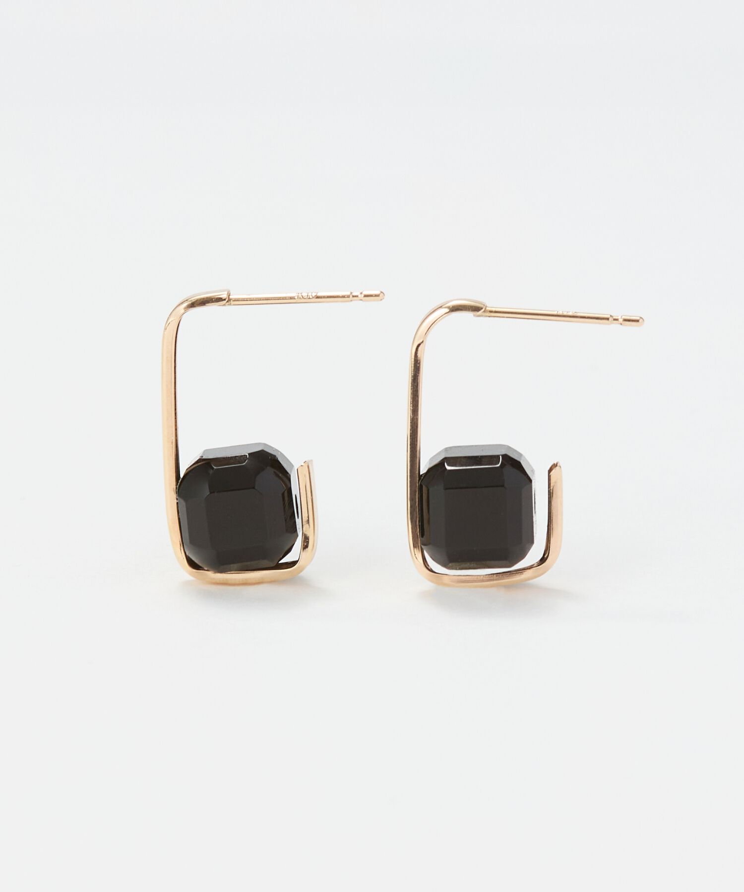 JUPITER「【K10】天然石キューブカットピアス オニキス」|ピアス|