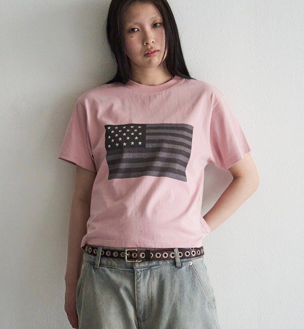 「【UNISEX】KOOKY'N スタースタッズフラッググラフィックTEE」|Tシャツ・カットソー|