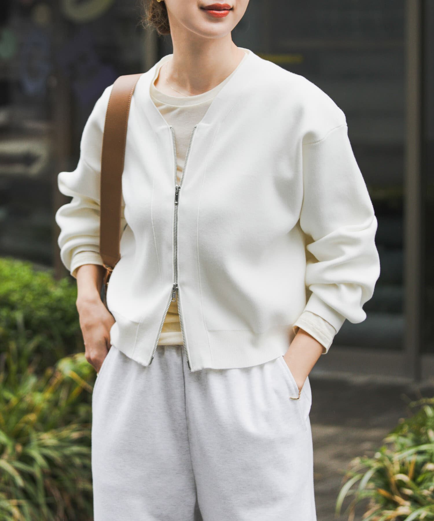 URBAN RESEARCH DOORS「『仁村紗和さん着用』『UR TECH Renew Knit』VネックZIPカーディガン」|カーディガン|