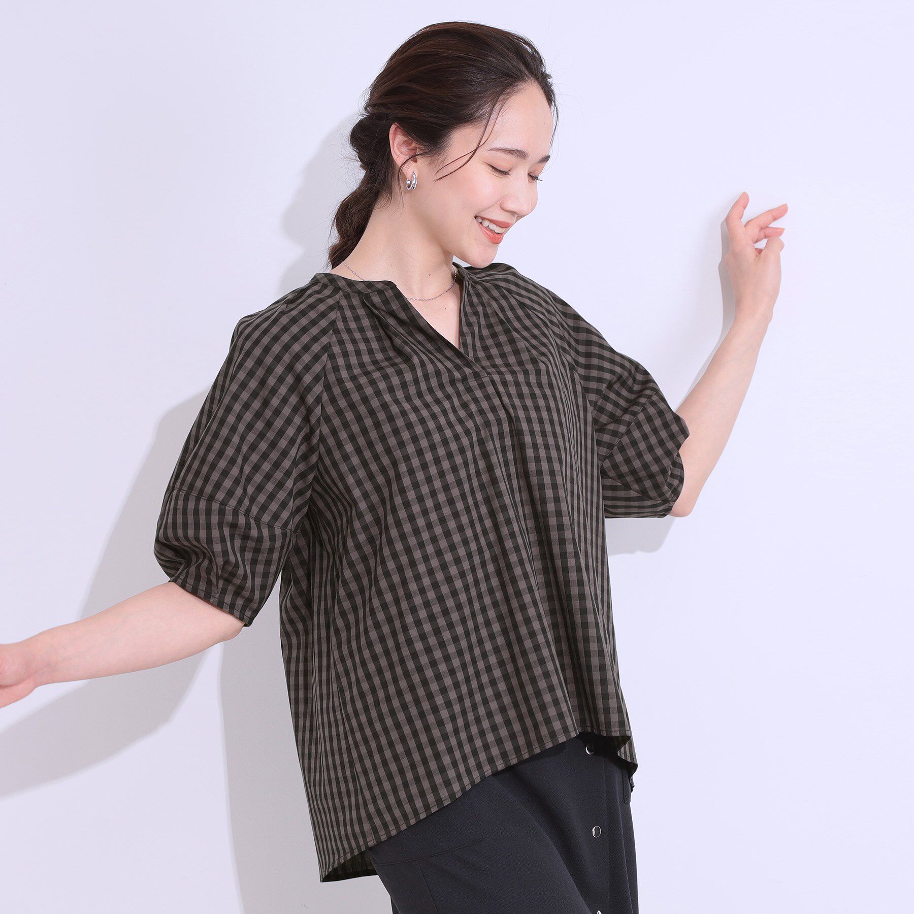 SHOO･LA･RUE「【洗える/S-LL】洗濯後しわになりにくい 5分袖スキッパーブラウス」|シャツ・ブラウス|