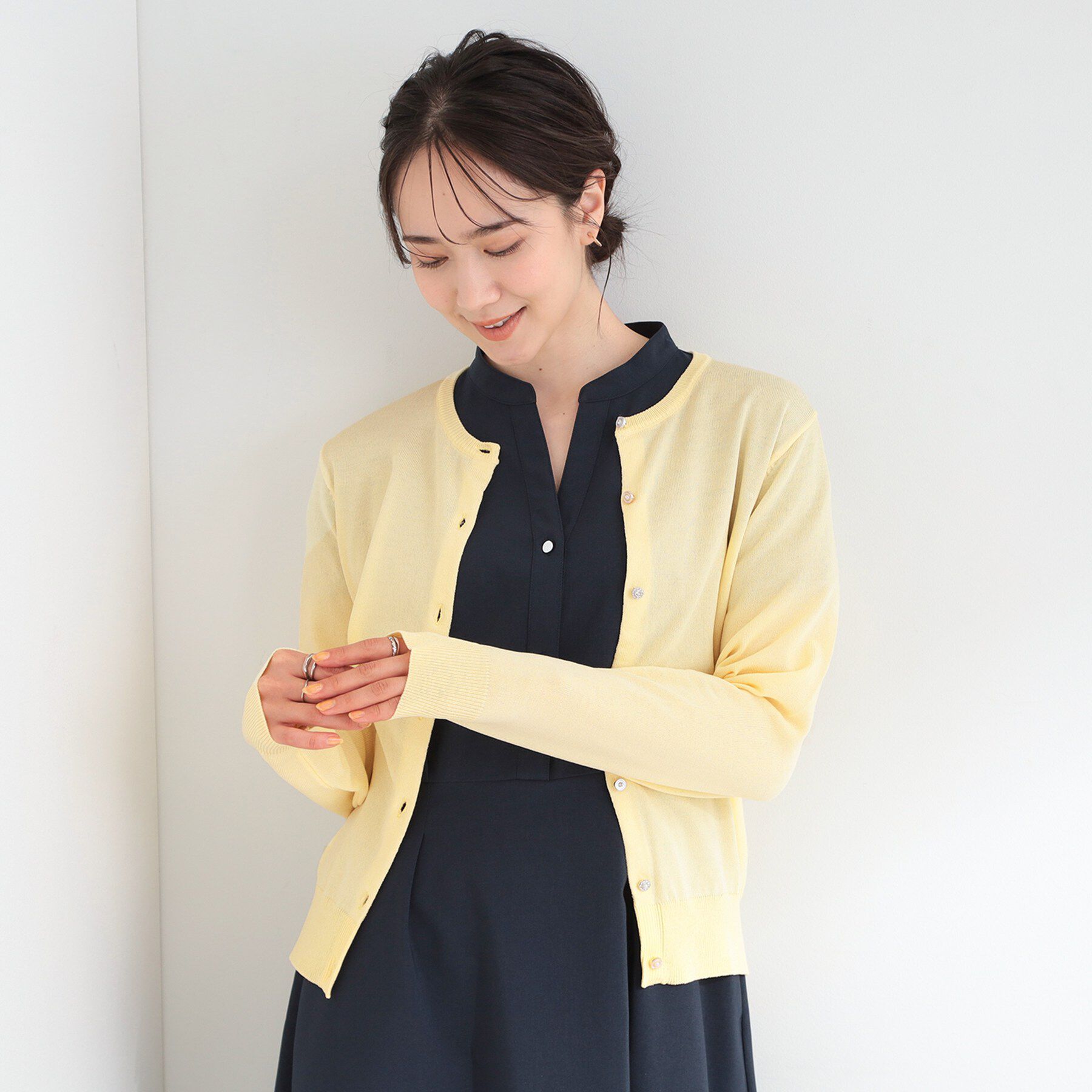 SHOO･LA･RUE「【UV/アンチピリング/S-LL/洗濯機可】ビジューが華やか マルチボタンカーディガン」|カーディガン|