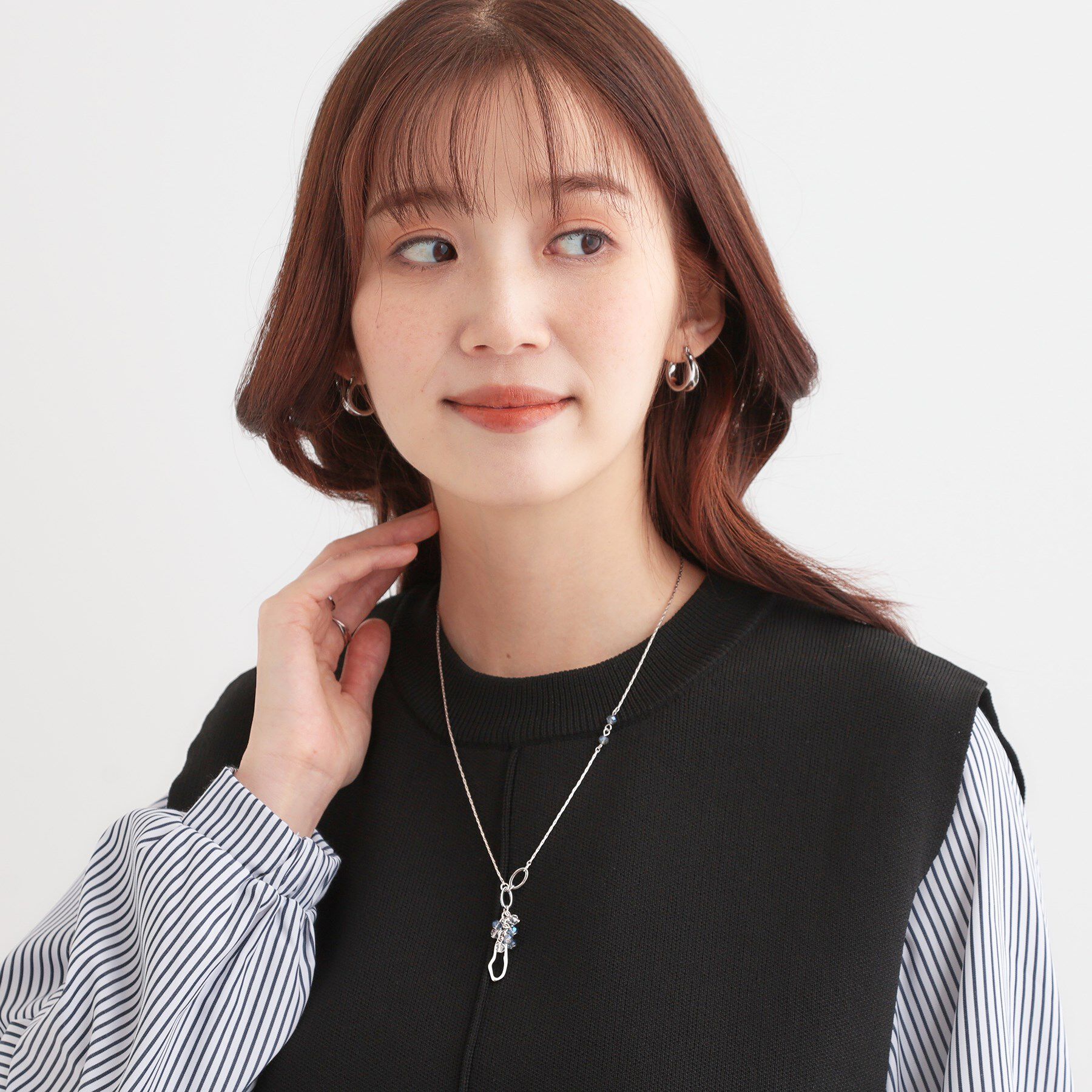 SHOO･LA･RUE「ガラス房変形フープネックレス」|ネックレス|
