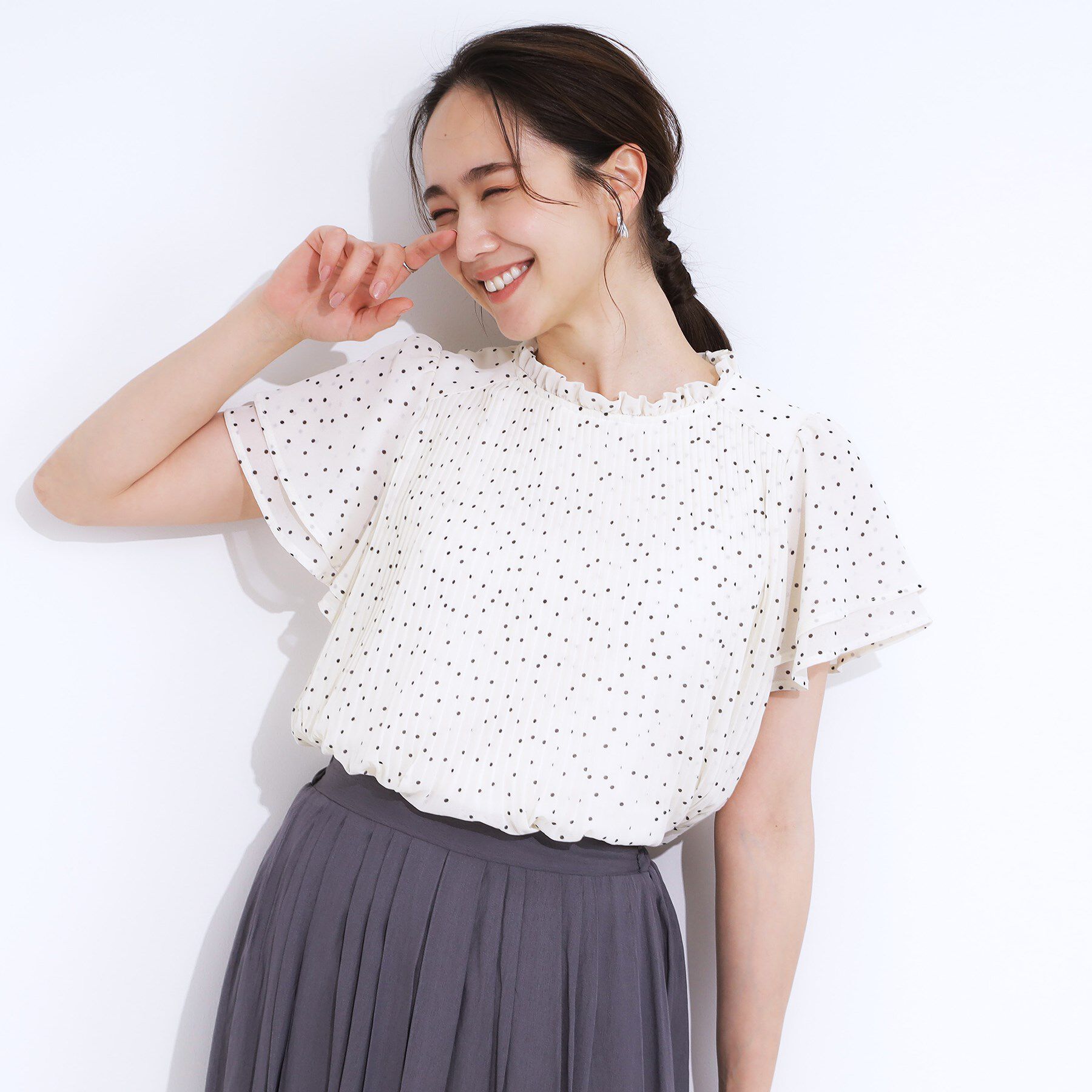 SHOO･LA･RUE「【S-LL】プチフリル襟がフェミニン プリーツブラウス」|シャツ・ブラウス|